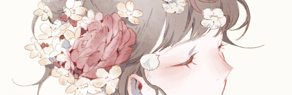 Zhou Ruoheng with flowers in her hair
