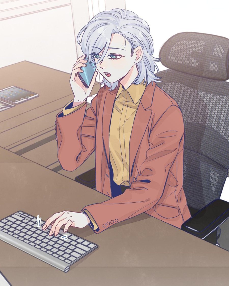 Zhou Yuanyou at her office desk, on the phone and typing