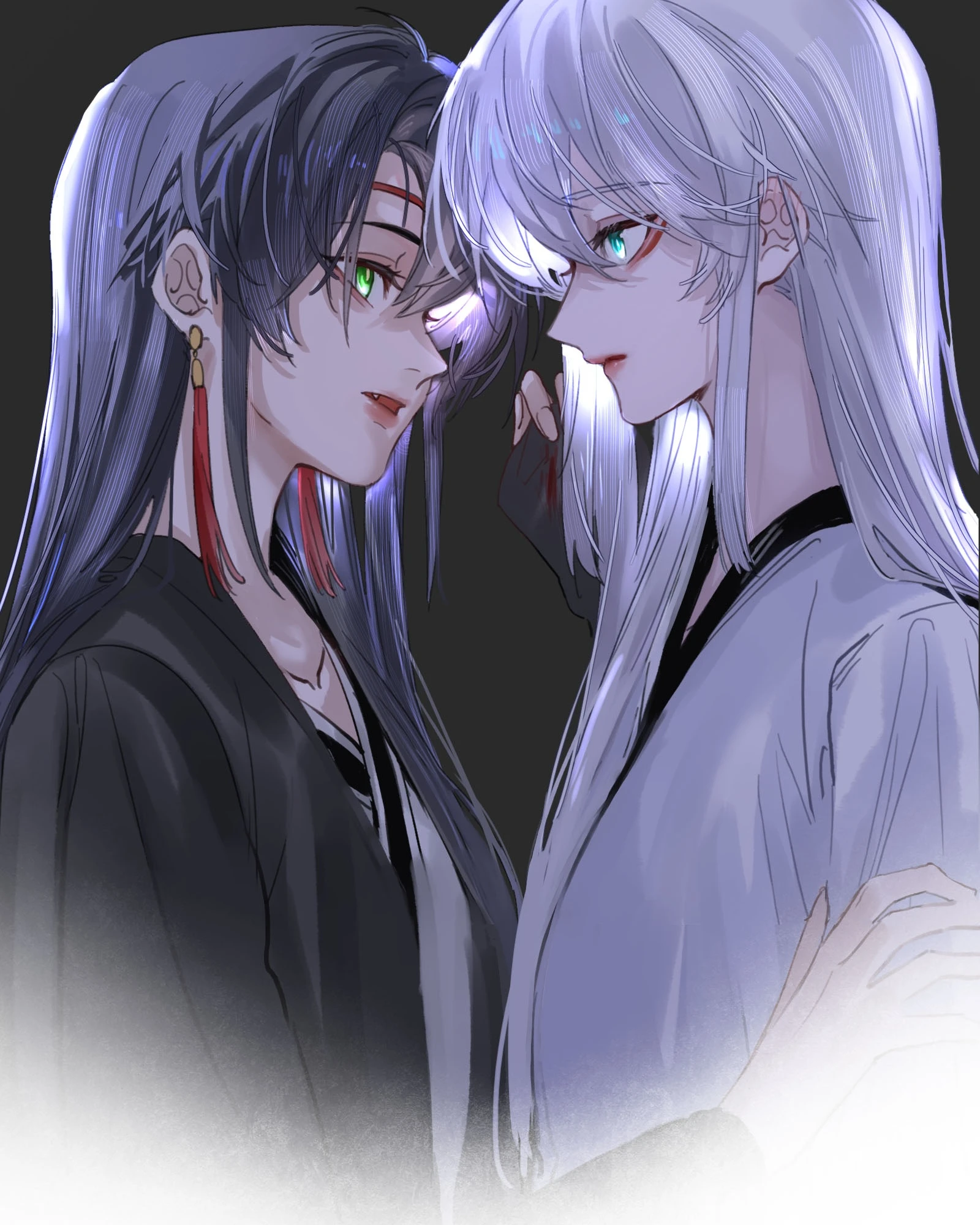 Lan Qinghe and Ji Linxue, faces close, in the dark