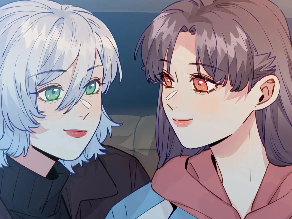 Straight Girl Trap: Zhou Yuanyou and Zhan Ying sit close at night, smiling