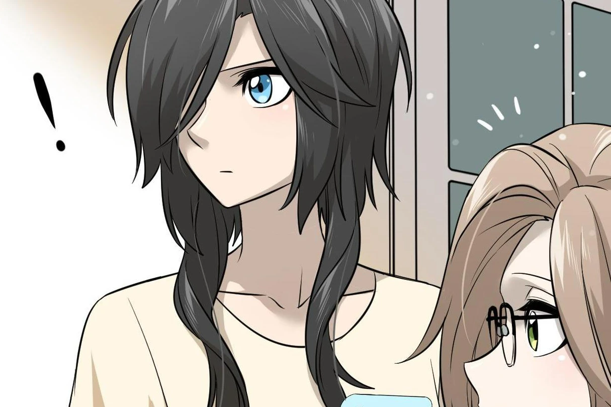 Yage and Qin Yu look up from their phones at the same moment