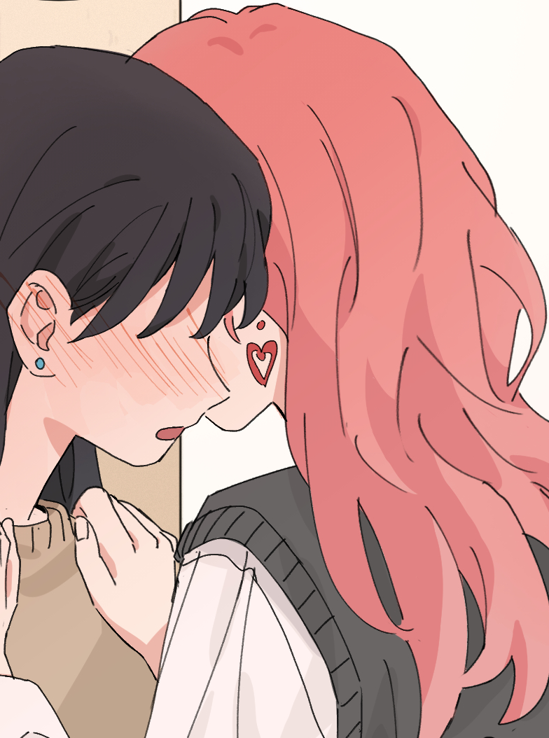 Tongtong leans in close to a blushing Lin Luxi
