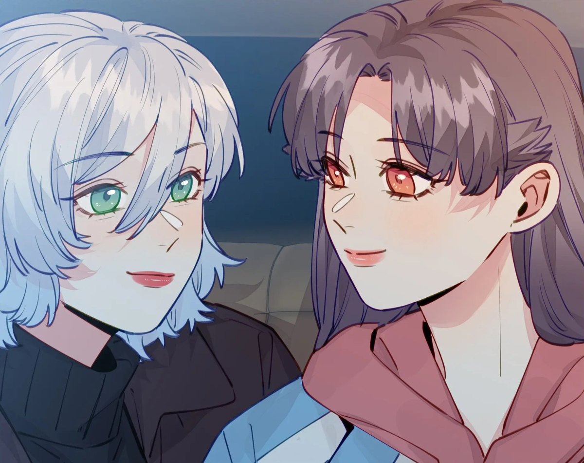 Zhou Yuanyou and Zhan Ying side by side, smiling at each other